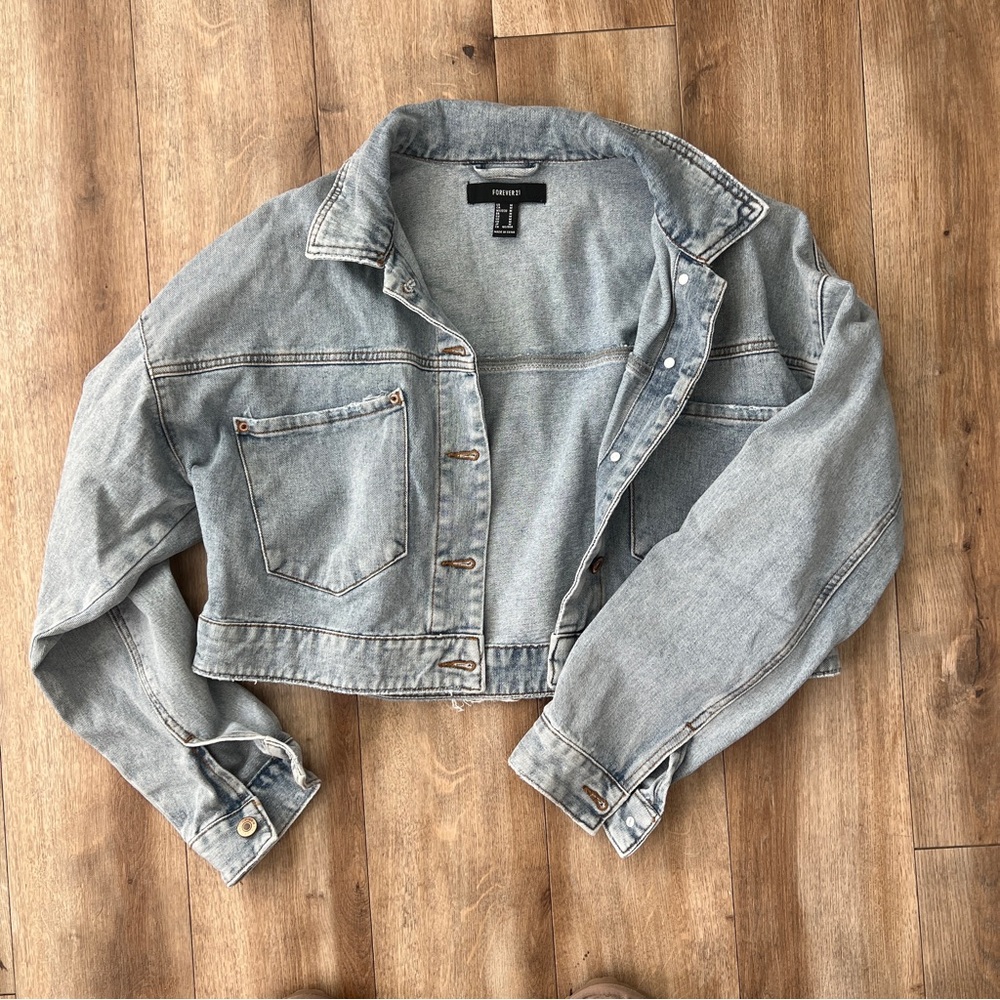 ✨3/$15✨ Cropped Denim Jacket